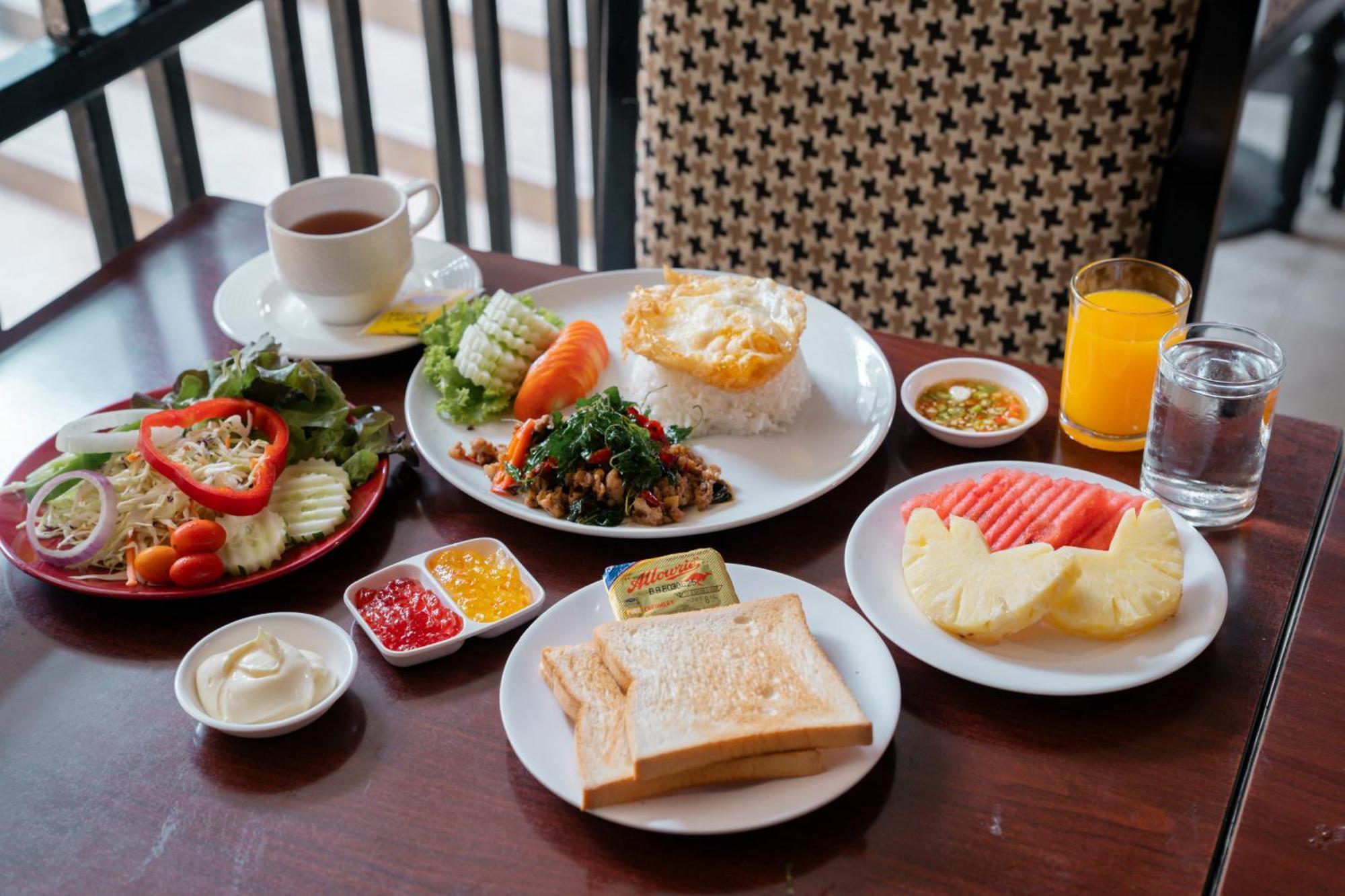 Prelude Hotel Kanchanaburi Bagian luar foto